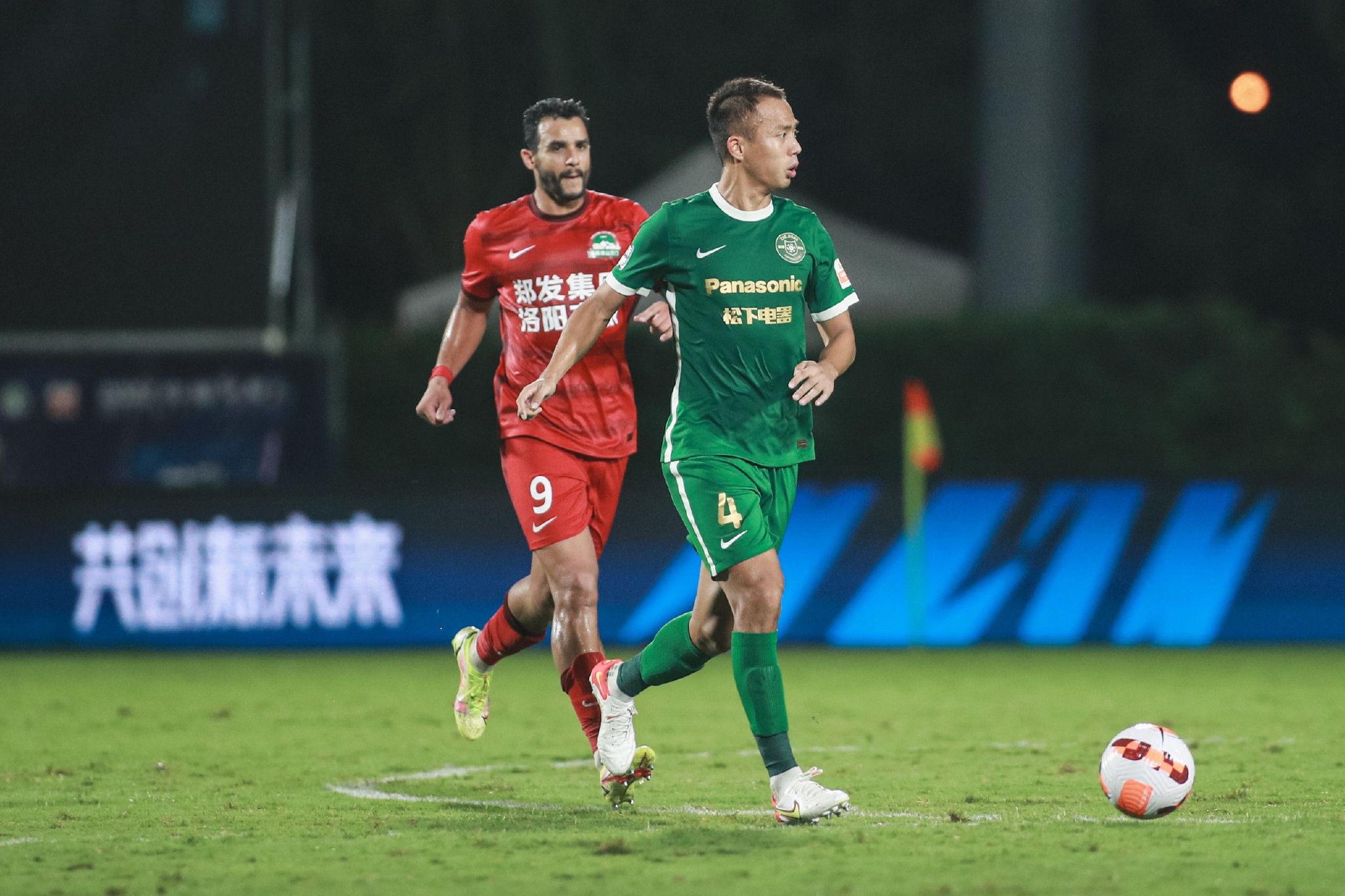 热刺接近与萨尔续约至2029 含1年续约条款+涨薪转会记者斯基拉报道，萨尔接近与热刺续约到2029年，含续约一年条款。